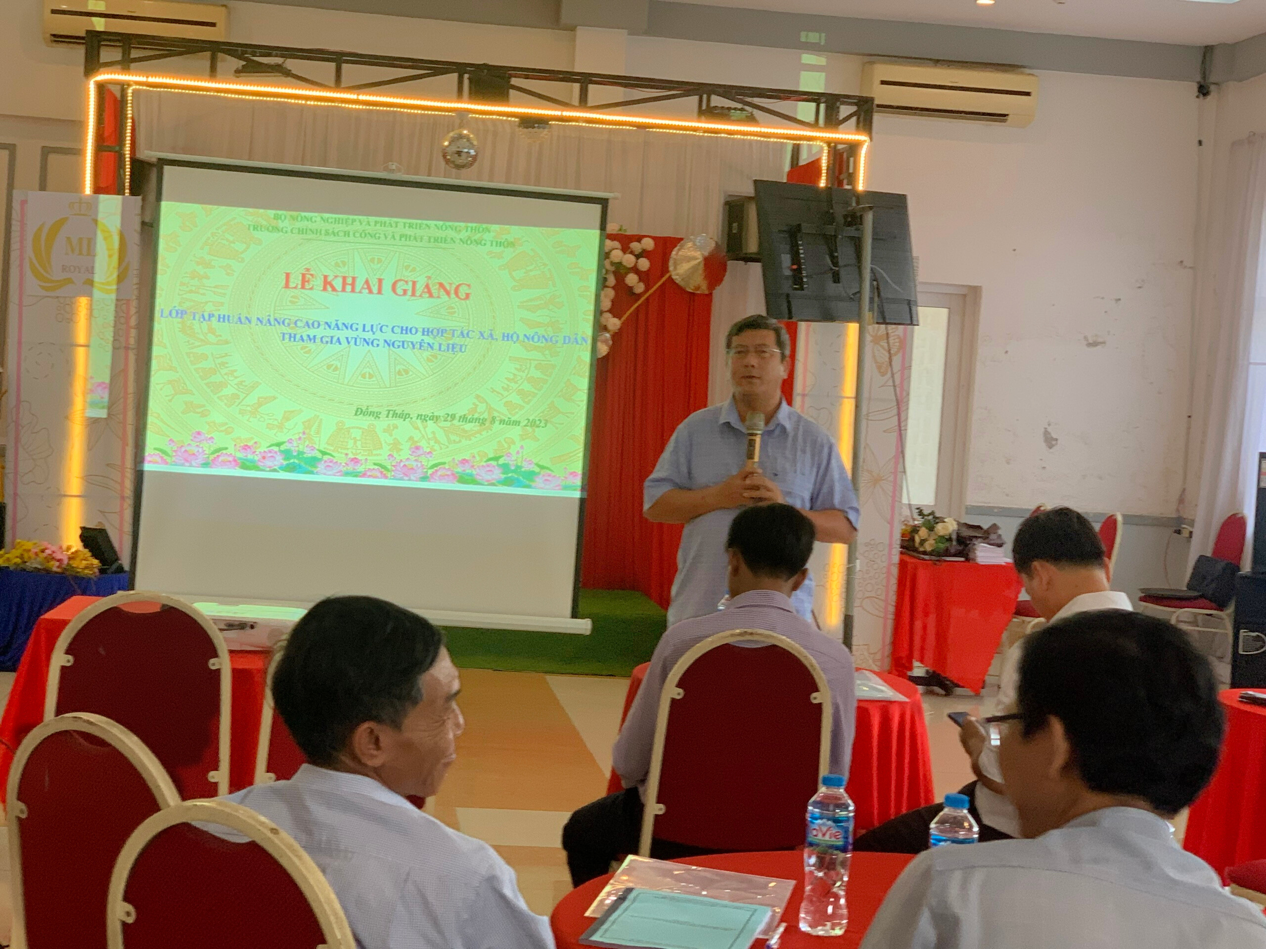 Lễ khai giảng lớp tập huấn nâng cao năng lực cho HTX, hộ nông dân tham gia vùng nguyên liệu
