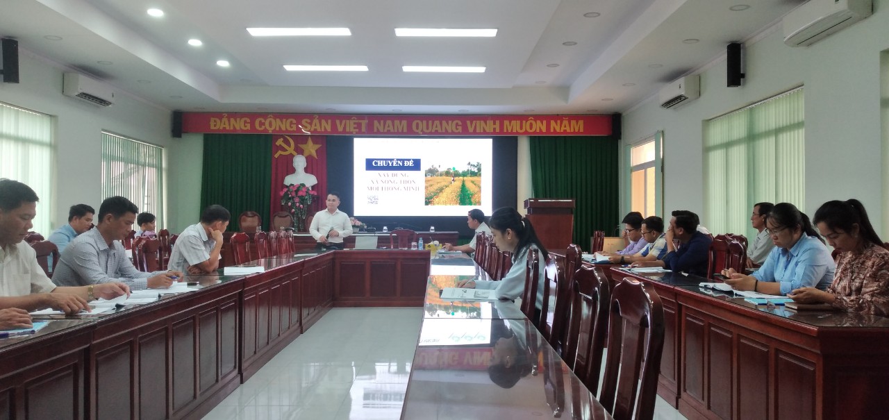 Lớp bồi dưỡng kiến thức nông thôn mới tại tỉnh Tiền Giang