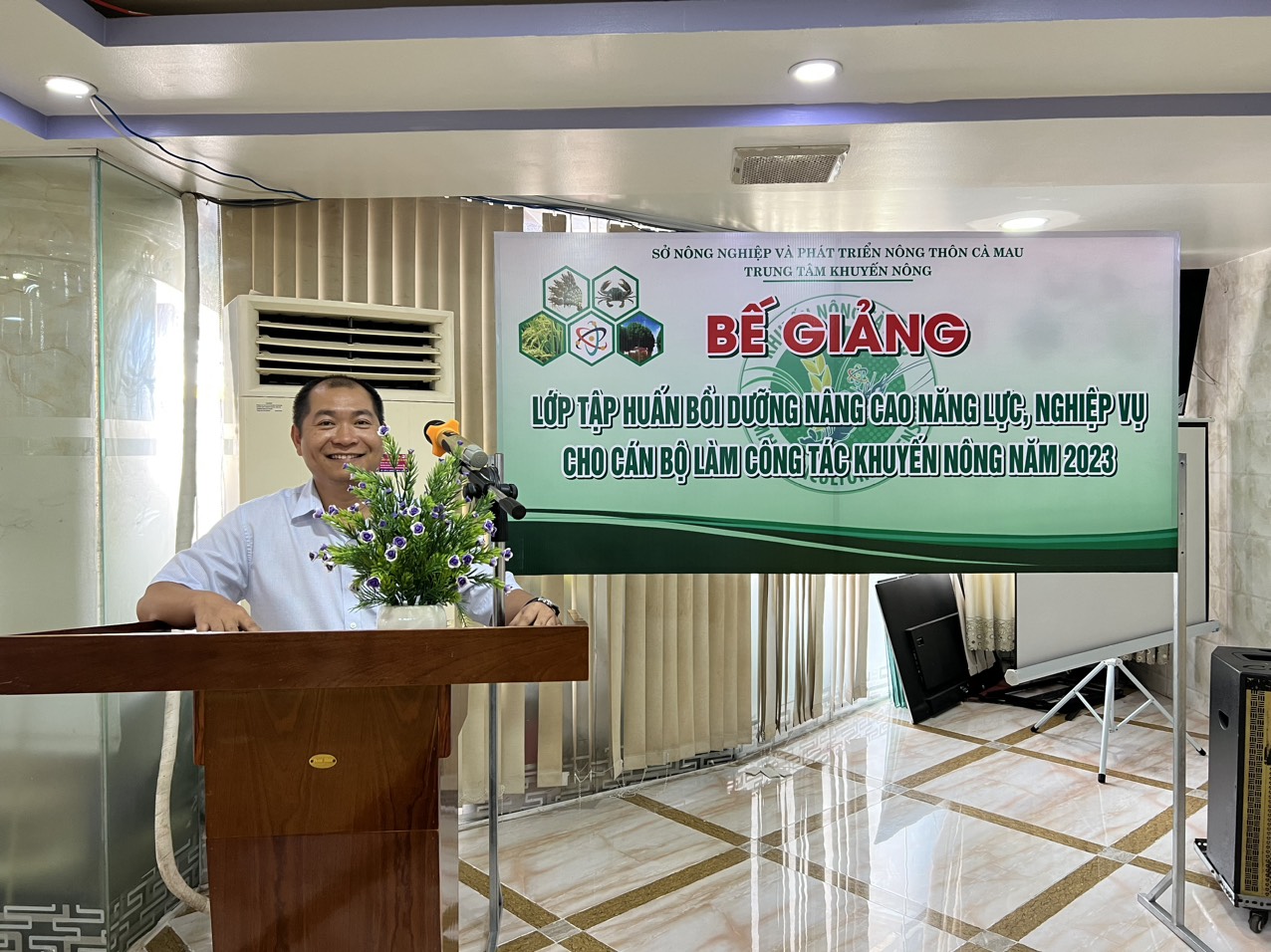 Phối hợp với Trung tâm Khuyến nông Cà Mau tổ chức lớp tập huấn bồi dưỡng nâng cao năng lực cho cán bộ làm công tác khuyến nông