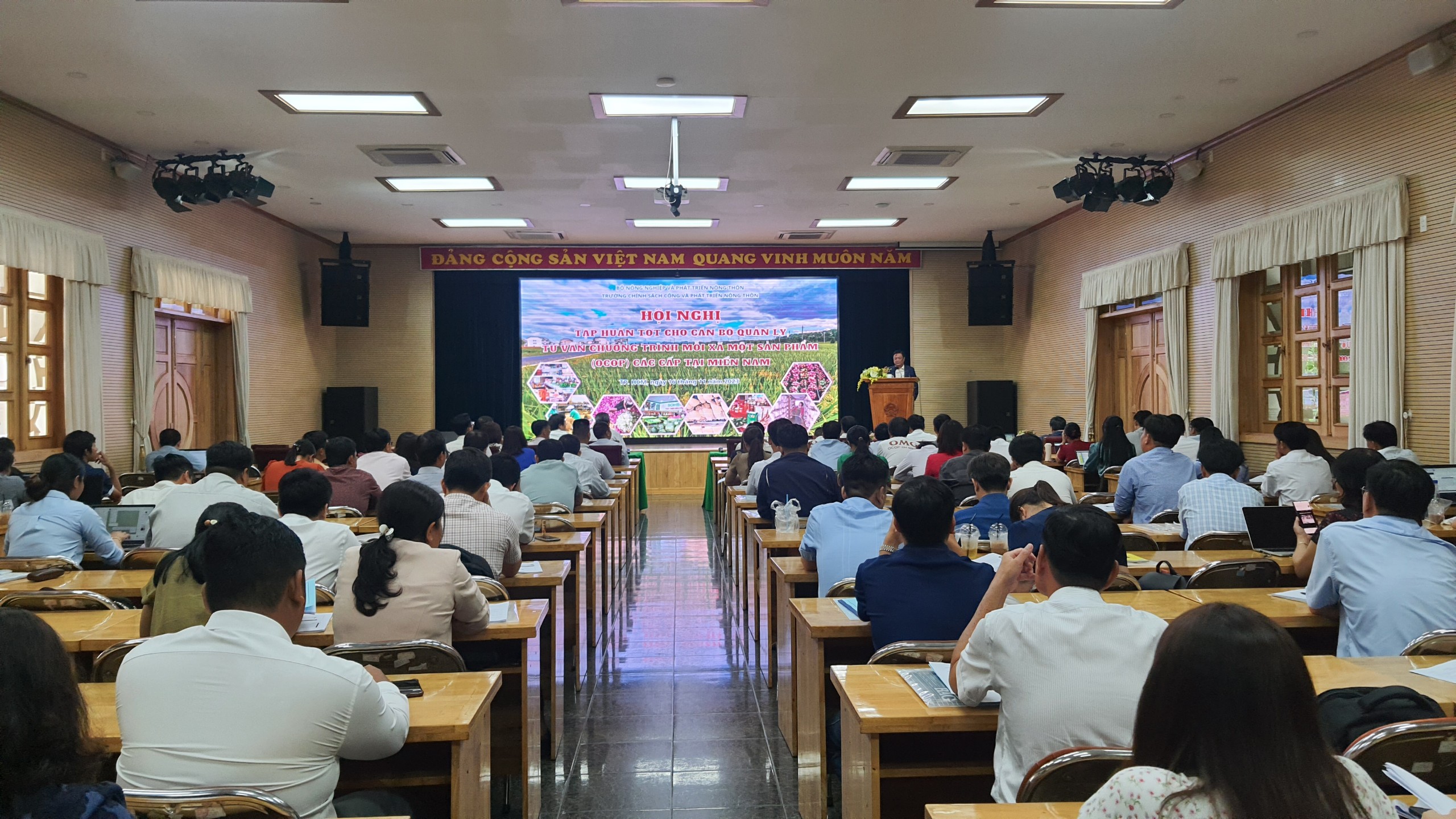 Lớp tập huấn cho cán bộ quản lý tư vấn chương trình mỗi xã một sản phẩm (OCOP) các cấp tại Miền Nam