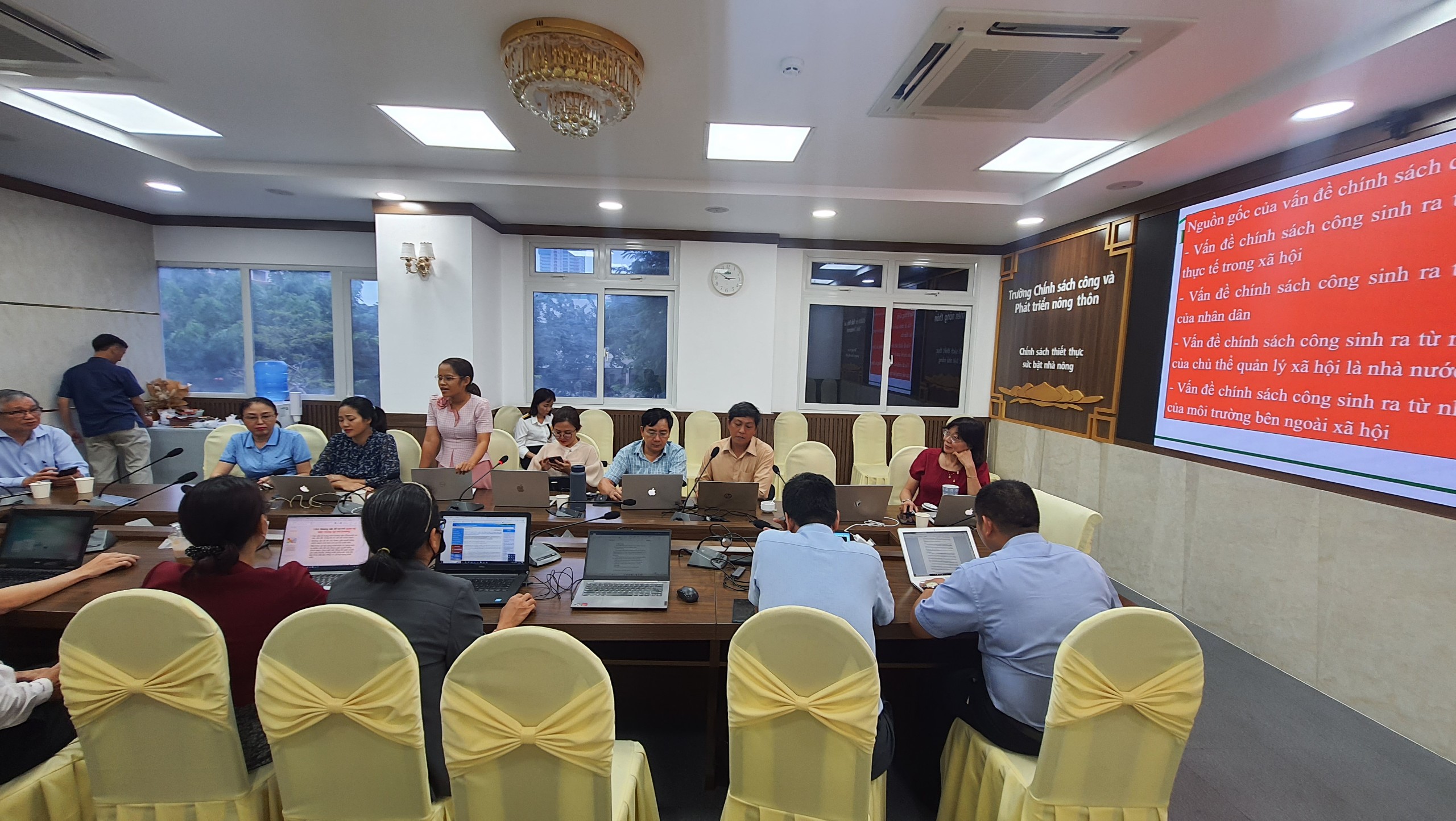 Sinh hoạt khoa học khoa Chính sách công