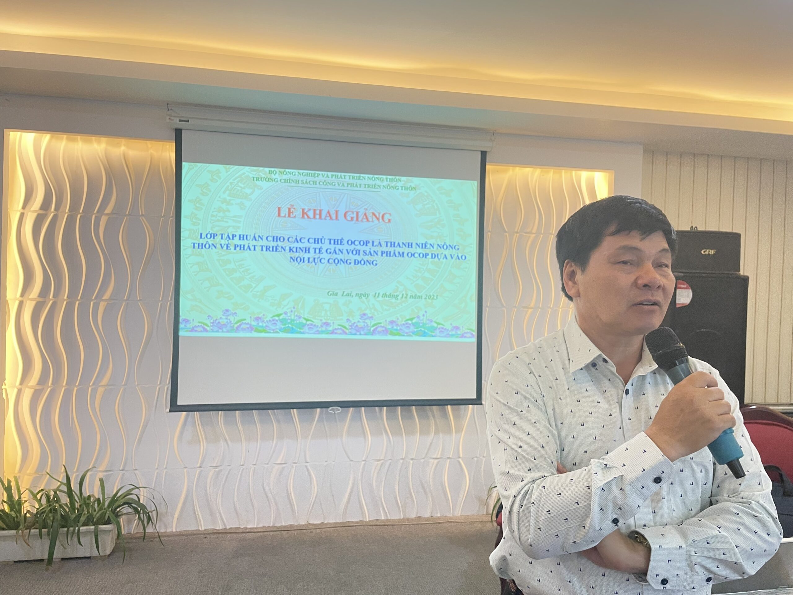 Lớp tập huấn cho các chủ thể OCOP là thanh niên nông thôn về phát triển kinh tế gắn với sản phẩm OCOP dựa vào nội lực cộng đồng