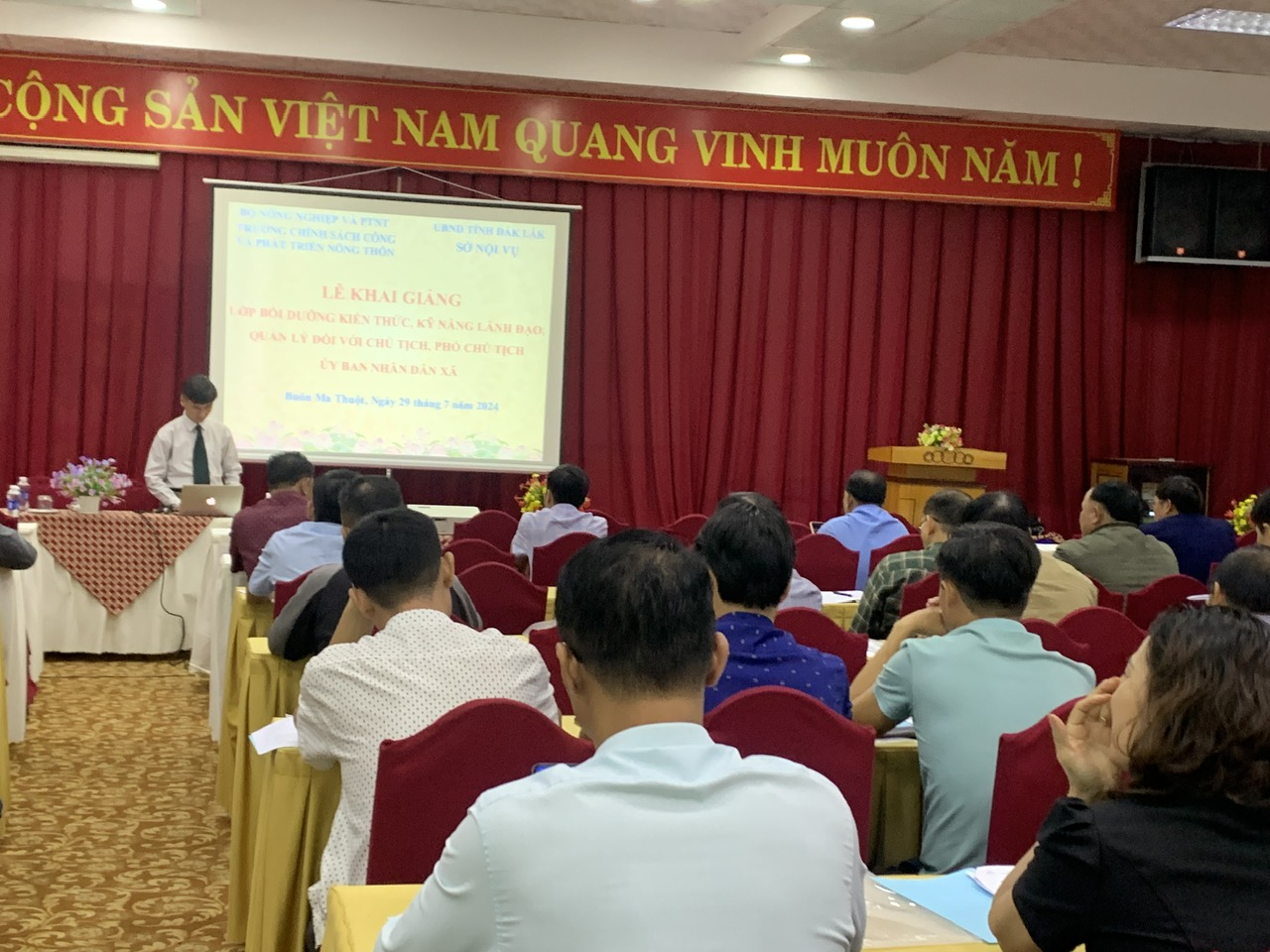 Lớp bồi dưỡng kiến thức, kỹ năng lãnh đạo, quản lý đối với chủ tịch, phó chủ tịch ủy ban nhân dân xã năm 2024