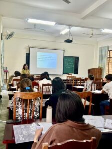 TS. Trần Thị Thu Hương chia sẻ về các nội dung chuyên đề thuộc chương trình Lớp Bồi dưỡng về văn hóa công vụ cán bộ, công chức viên chức cấp tỉnh, huyện, xã tại tỉnh Gia Lai