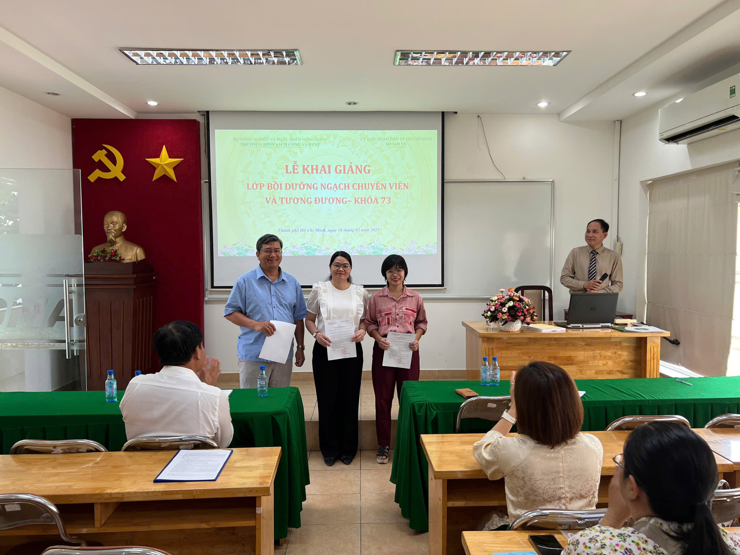 LỄ KHAI GIẢNG LỚP BỒI DƯỠNG CÔNG CHỨC NGẠCH CHUYÊN VIÊN VÀ TƯƠNG ĐƯƠNG KHÓA 32