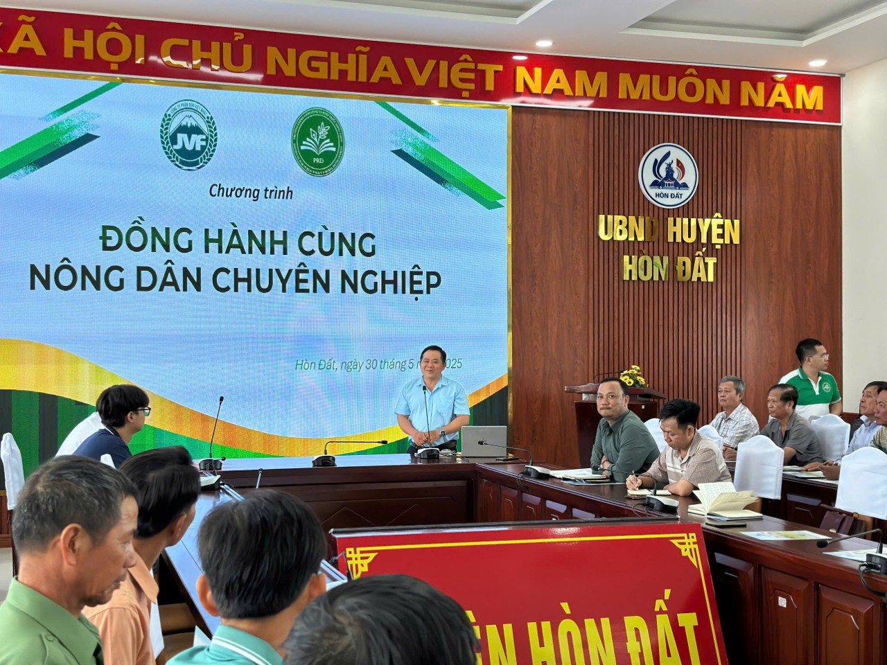 Đồng hành cùng nông dân chuyên nghiệp