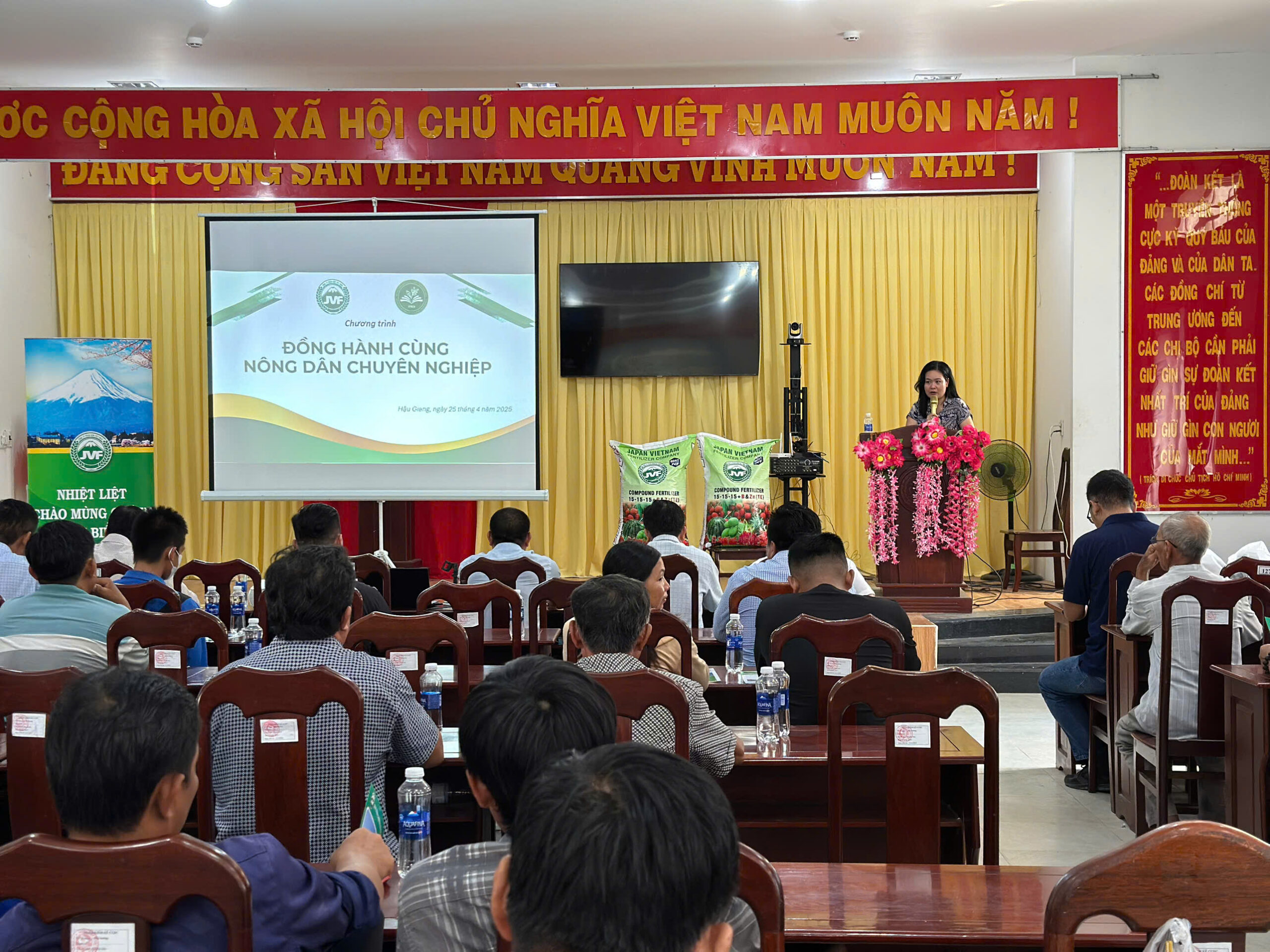 ĐỒNG HÀNH CÙNG NÔNG DÂN CHUYÊN NGHIỆP TẠI TỈNH HẬU GIANG