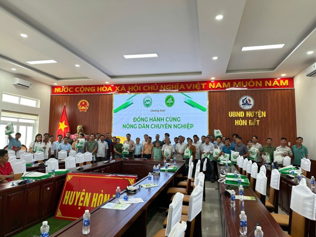 dong hanh voi nong dan chuyen nghiep tai huyen Hon Dat, Kien Giang