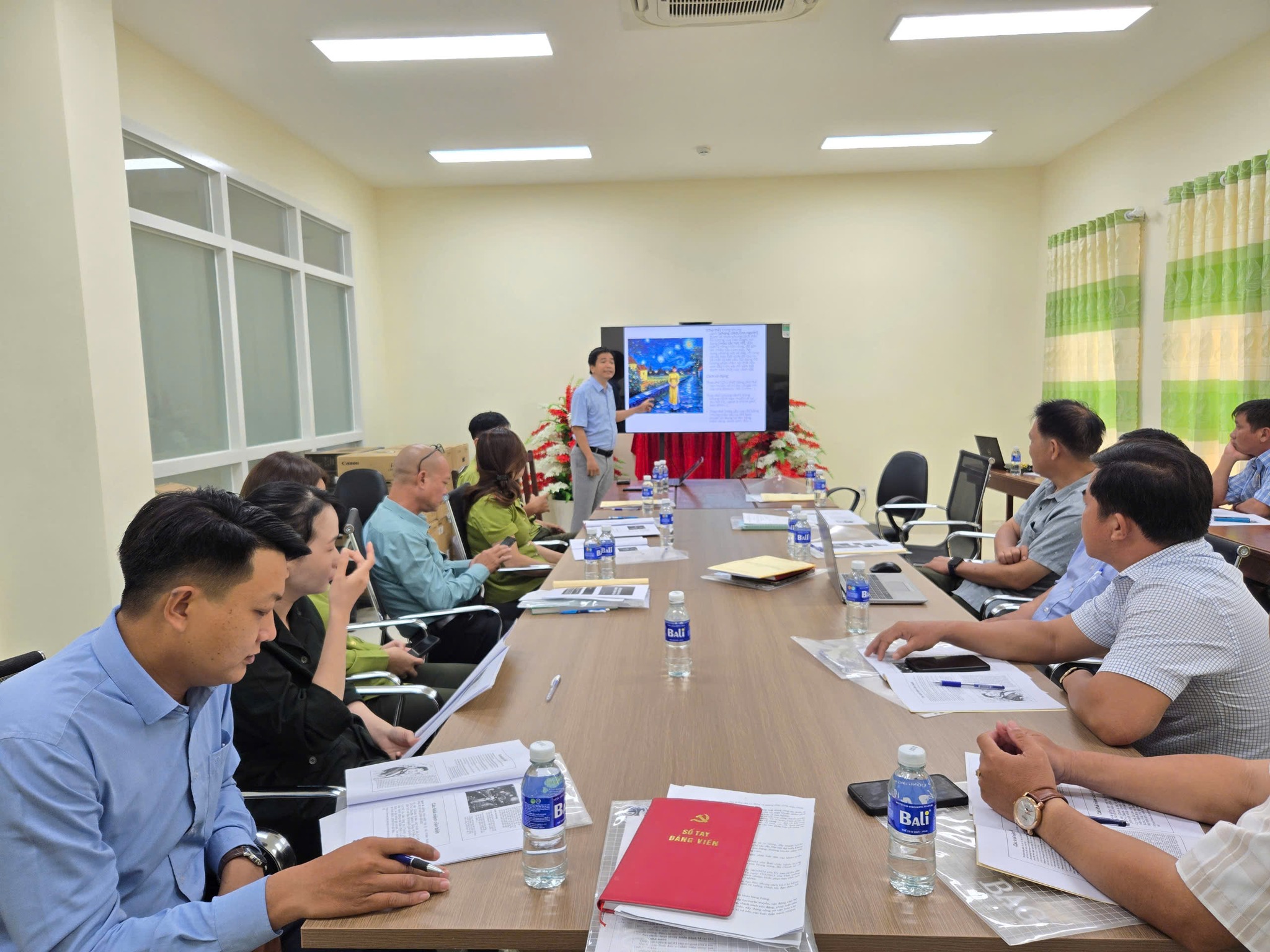 BỒI DƯỠNG NÂNG CAO NĂNG LỰC CHO LỰC LƯỢNG KIỂM LÂM VÀ BẢO VỆ RỪNG