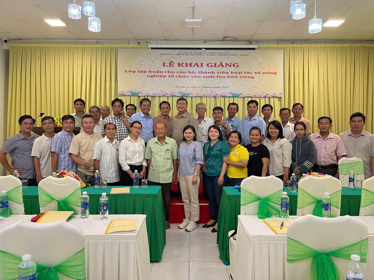 Tập huấn cho cán bộ quản lý, thành viên hợp tác xã nông nghiệp tổ chức sản xuất lúa bền vững tại tỉnh An Giang