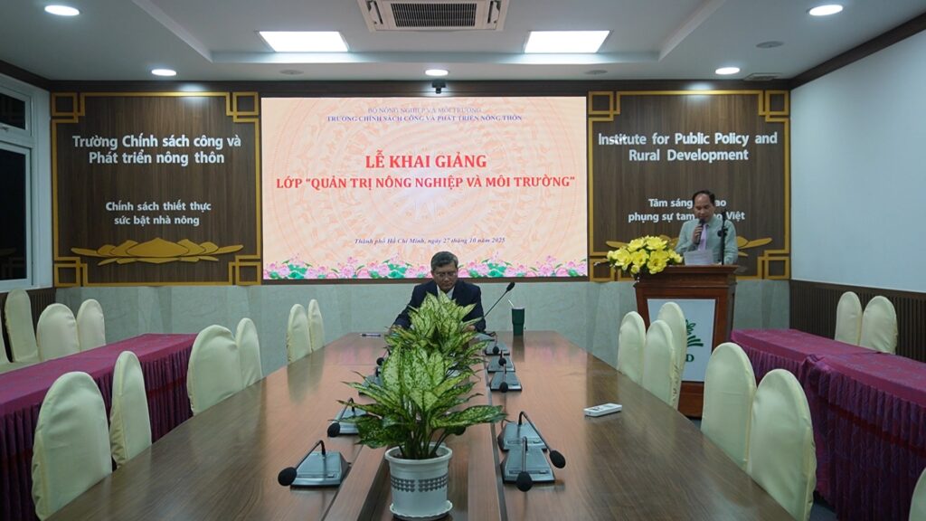 Lễ khai giảng lớp Quản trị nông nghiệp và môi trường - Trực tuyến tại Trường Chính sách công và Phát triển nông thôn
