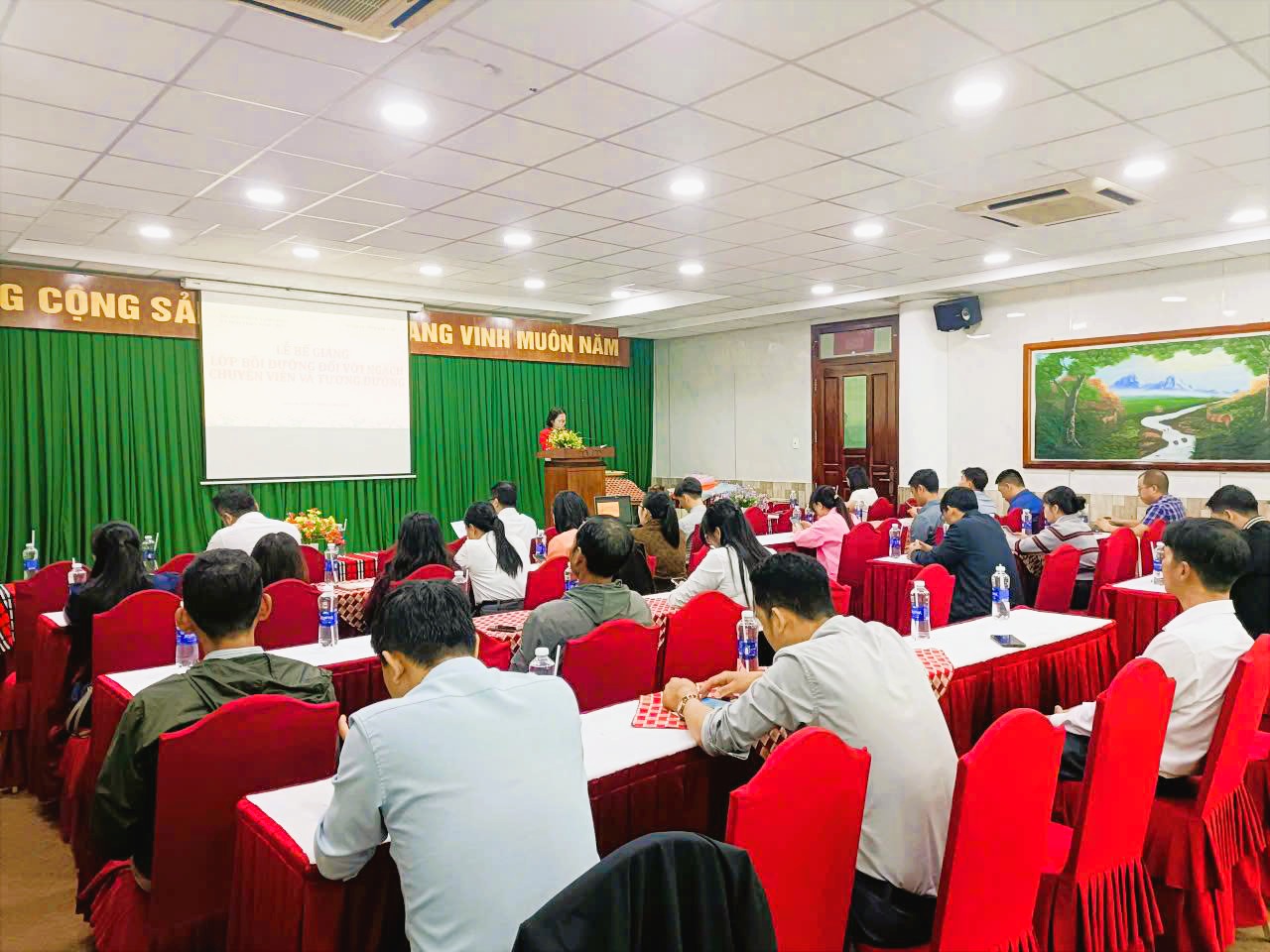 Bồi dưỡng ngạch chuyên viên: Lễ bế giảng tại Đắk Lắk