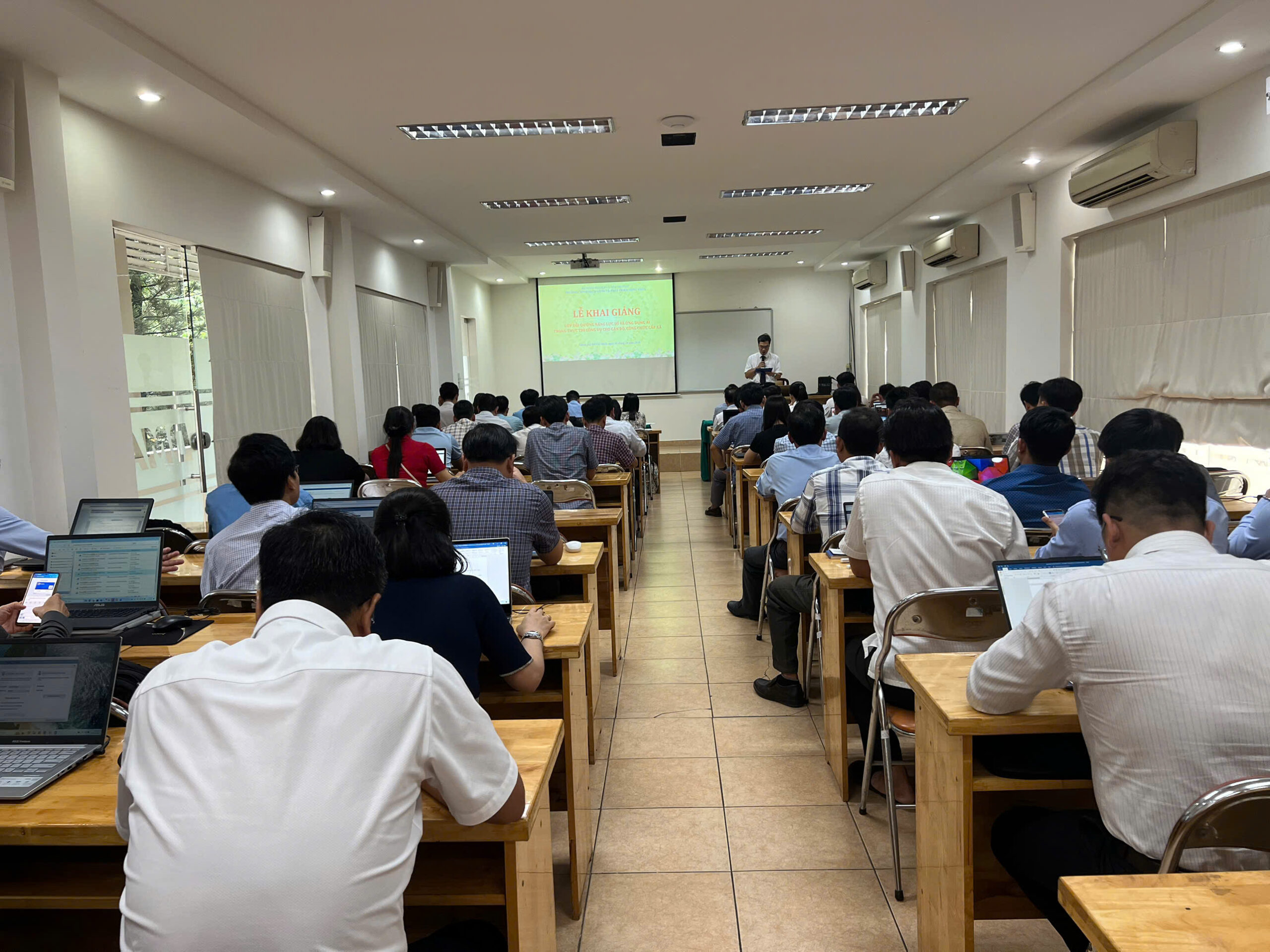 Ứng dụng AI trong công vụ: Từ lý thuyết đến thực chiến