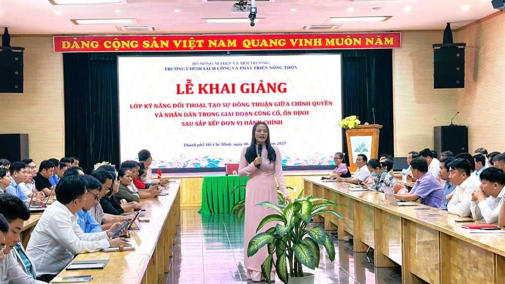 Lễ khai giảng lớp Kỹ năng đối thoại, tạo sự đồng thuận giữa chính quyền và nhân dân trong giai đoạn củng cố, ổn định sau sắp xếp đơn vị hành chính